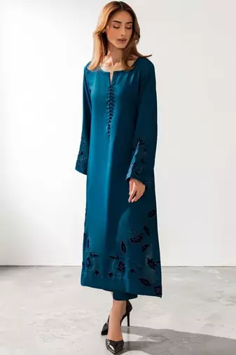 Women Floral Embroidered Regular Patchwork Chanderi Silk Kurta with Trousers & With Dupatta