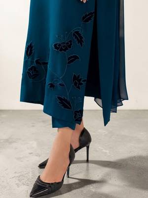 Women Floral Embroidered Regular Patchwork Chanderi Silk Kurta with Trousers & With Dupatta 5