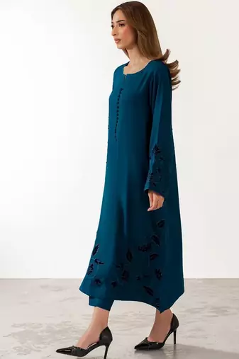 Women Floral Embroidered Regular Patchwork Chanderi Silk Kurta with Trousers & With Dupatta