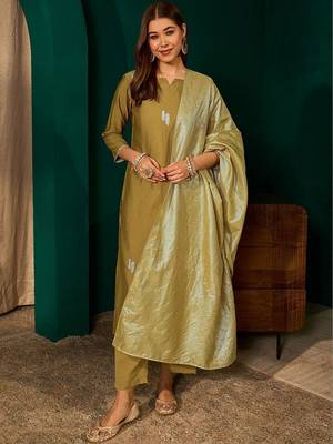 Women Floral Embroidered Regular Thread Work Kurta with Trousers & With Dupatta 1
