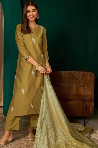 Women Floral Embroidered Regular Thread Work Kurta with Trousers & With Dupatta