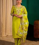 Women Floral Embroidered Regular Thread Work Kurta with Trousers & With Dupatta
