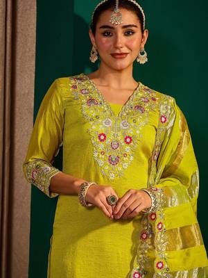 Women Floral Embroidered Regular Thread Work Kurta with Trousers & With Dupatta 2