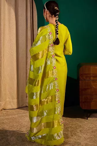 Women Floral Embroidered Regular Thread Work Kurta with Trousers & With Dupatta