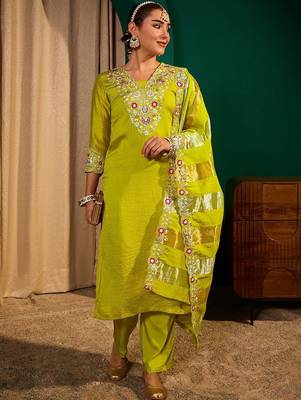Women Floral Embroidered Regular Thread Work Kurta with Trousers & With Dupatta 5