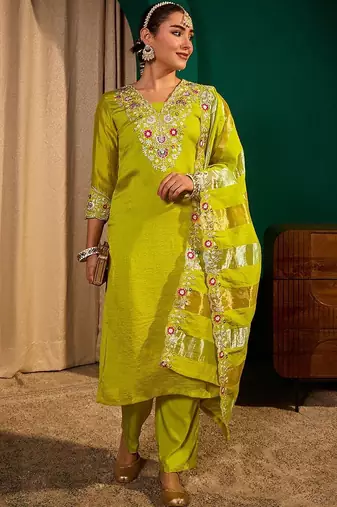 Women Floral Embroidered Regular Thread Work Kurta with Trousers & With Dupatta