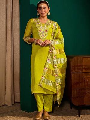 Women Floral Embroidered Regular Thread Work Kurta with Trousers & With Dupatta 7