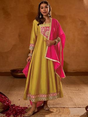 Women Embroidered Regular Thread Work Kurta with Trousers & With Dupatta 1