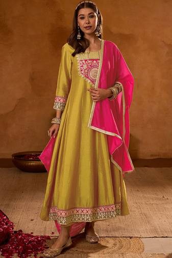 Women Embroidered Regular Thread Work Kurta with Trousers & With Dupatta