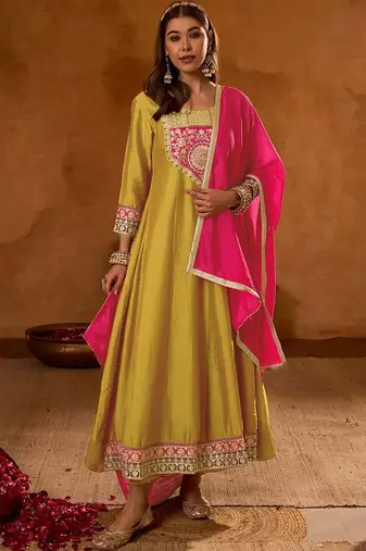 Women Embroidered Regular Thread Work Kurta with Trousers & With Dupatta