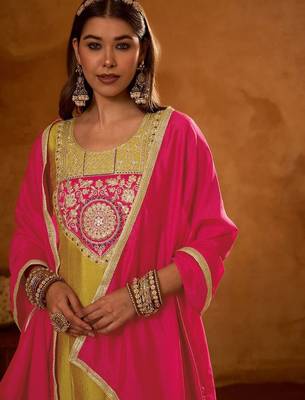 Women Embroidered Regular Thread Work Kurta with Trousers & With Dupatta 2