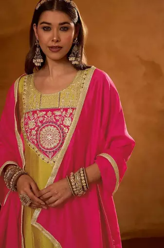 Women Embroidered Regular Thread Work Kurta with Trousers & With Dupatta
