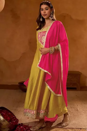 Women Embroidered Regular Thread Work Kurta with Trousers & With Dupatta