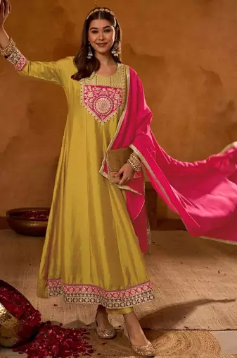 Women Embroidered Regular Thread Work Kurta with Trousers & With Dupatta