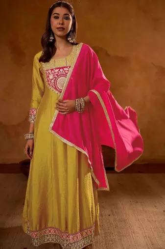 Women Embroidered Regular Thread Work Kurta with Trousers & With Dupatta