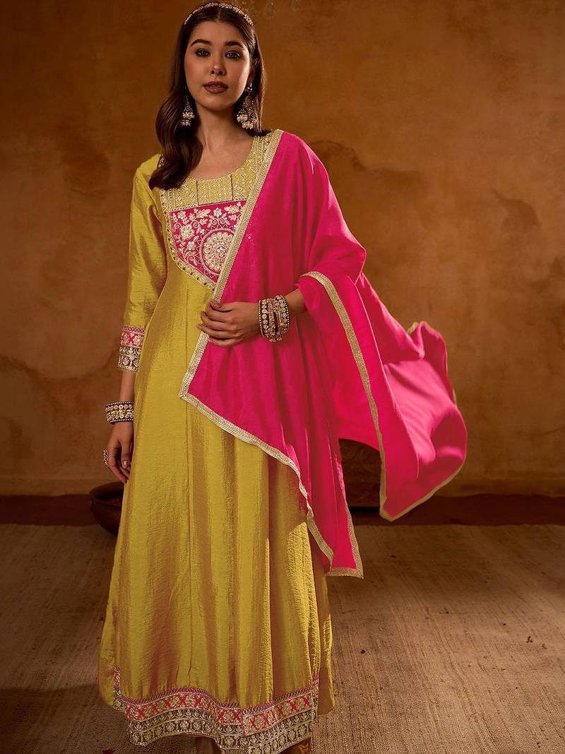 Women Embroidered Regular Thread Work Kurta with Trousers & With Dupatta