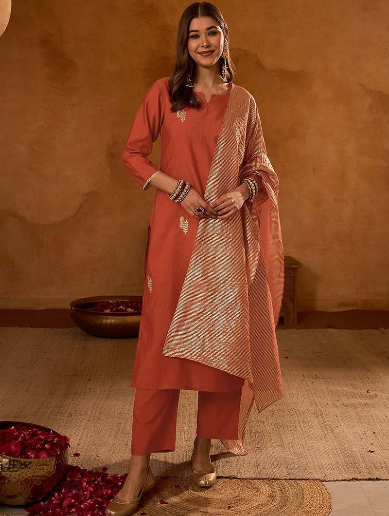 Women Floral Embroidered Regular Thread Work Kurta with Trousers & With Dupatta