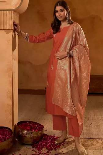 Women Floral Embroidered Regular Thread Work Kurta with Trousers & With Dupatta