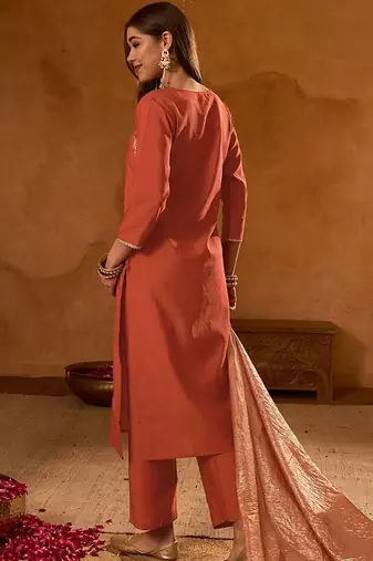 Women Floral Embroidered Regular Thread Work Kurta with Trousers & With Dupatta