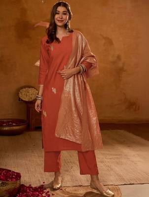 Women Floral Embroidered Regular Thread Work Kurta with Trousers & With Dupatta 5