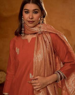 Women Floral Embroidered Regular Thread Work Kurta with Trousers & With Dupatta 6