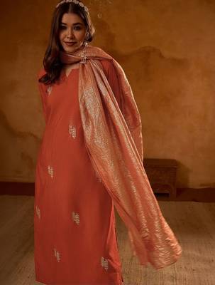 Women Floral Embroidered Regular Thread Work Kurta with Trousers & With Dupatta 7