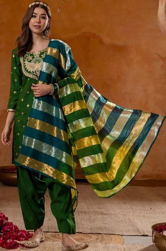 Women Ethnic Motifs Embroidered Regular Kurta with Patiala & With Dupatta