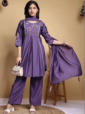 Women Floral Embroidered Pleated Thread Work Kurta with Palazzos & With Dupatta 1