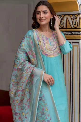 Women Ethnic Motifs Embroidered Regular Kurta with Trousers & With Dupatta