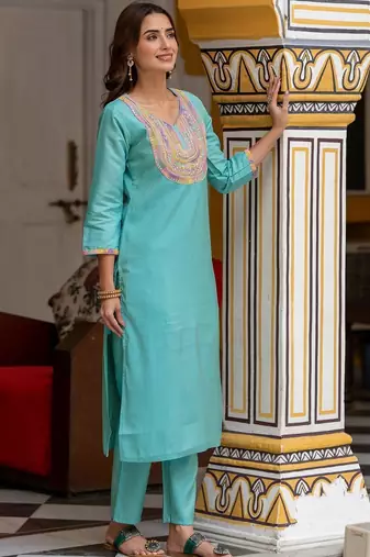 Women Ethnic Motifs Embroidered Regular Kurta with Trousers & With Dupatta
