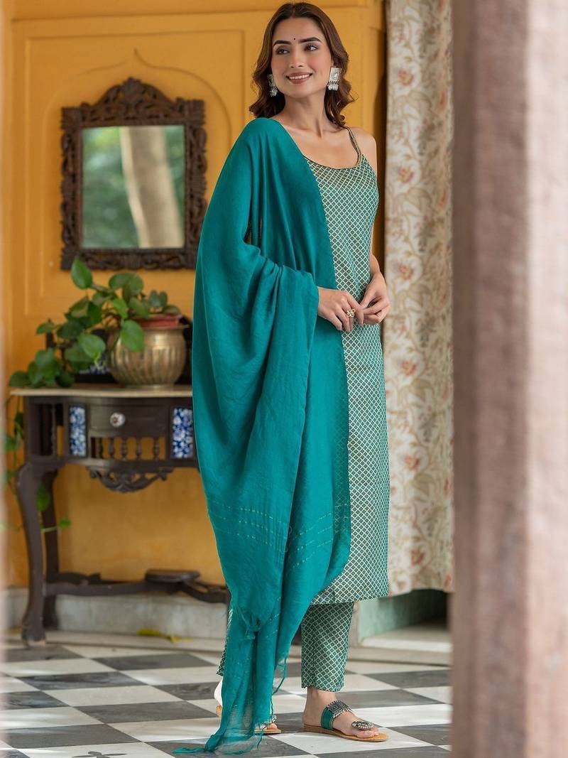 Women Printed Regular Kurta with Trousers & With Dupatta
