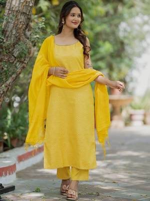 Women Printed Regular Kurta with Trousers & With Dupatta 1