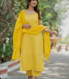 Women Printed Regular Kurta with Trousers & With Dupatta