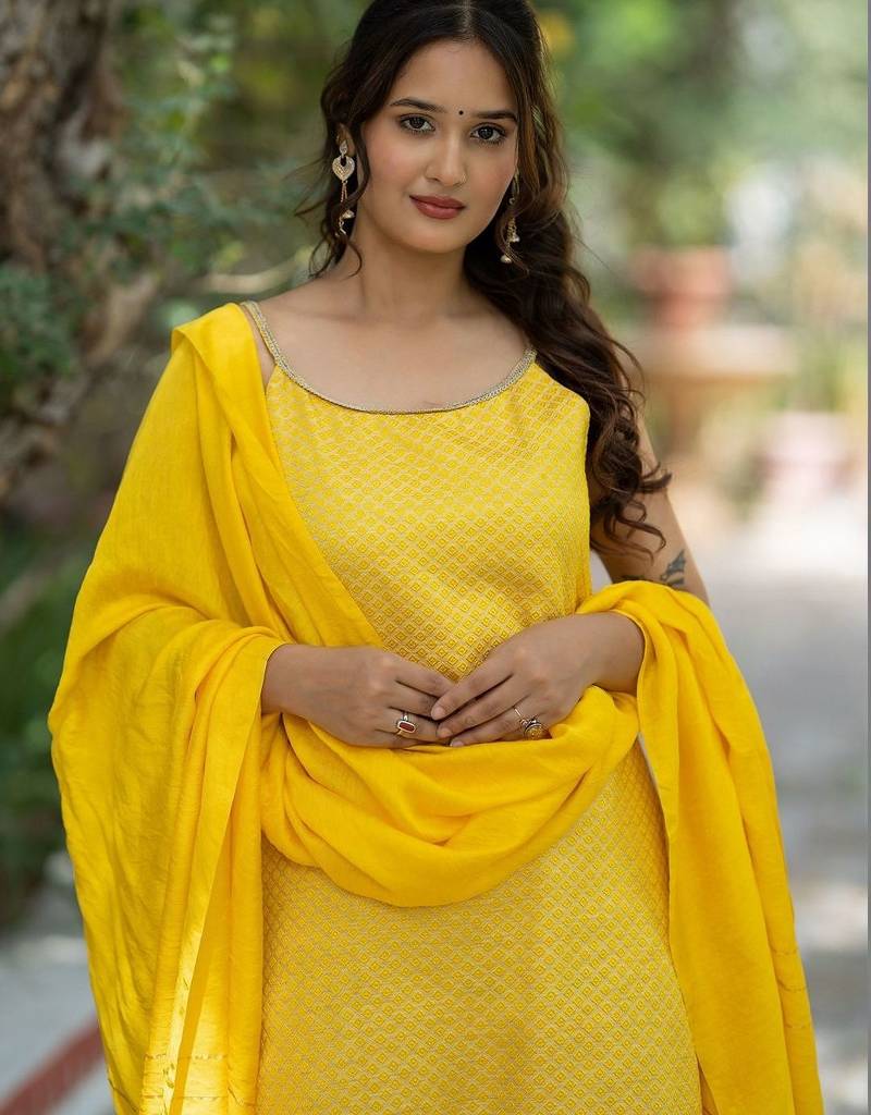 Women Printed Regular Kurta with Trousers & With Dupatta