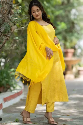 Women Printed Regular Kurta with Trousers & With Dupatta