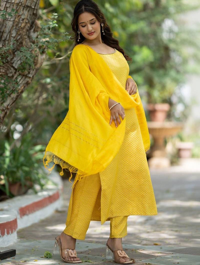 Women Printed Regular Kurta with Trousers & With Dupatta