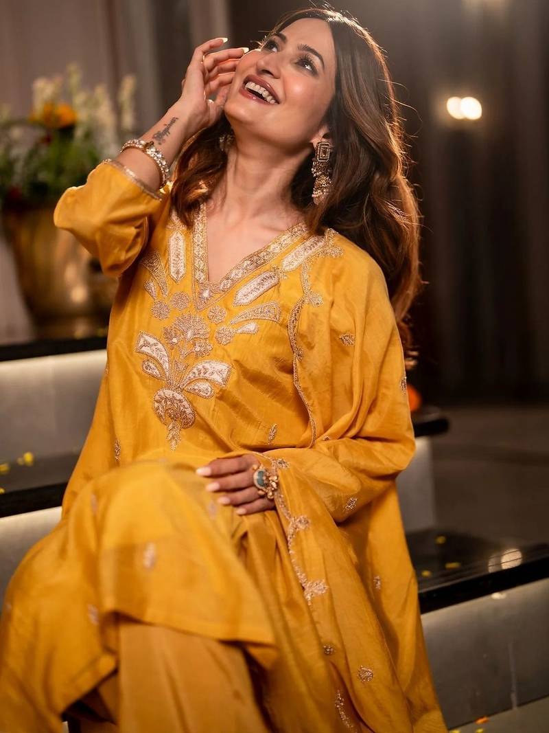 Women Ethnic Motifs Embroidered Regular Thread Work Chanderi Silk Kurta with Palazzos & With Dupatta