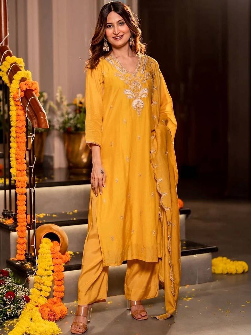 Women Ethnic Motifs Embroidered Regular Thread Work Chanderi Silk Kurta with Palazzos & With Dupatta