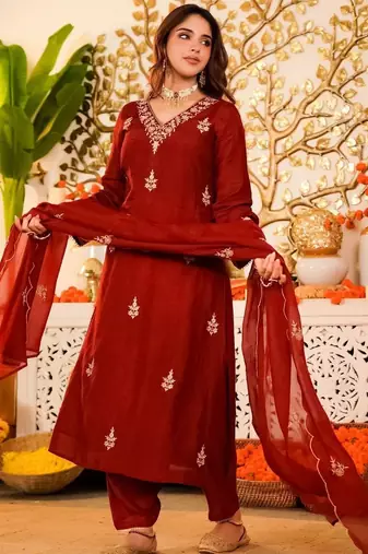 Women Ethnic Motifs Embroidered Regular Thread Work Chanderi Silk Kurta with Pyjamas & With Dupatta