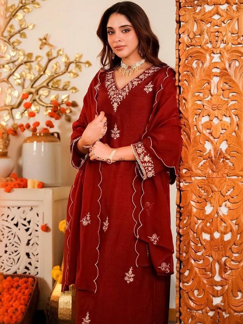 Women Ethnic Motifs Embroidered Regular Thread Work Chanderi Silk Kurta with Pyjamas & With Dupatta