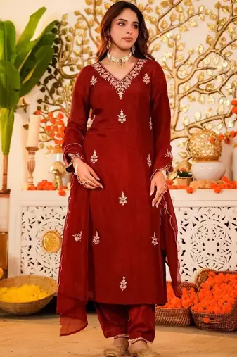 Women Ethnic Motifs Embroidered Regular Thread Work Chanderi Silk Kurta with Pyjamas & With Dupatta