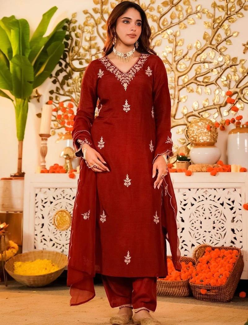 Women Ethnic Motifs Embroidered Regular Thread Work Chanderi Silk Kurta with Pyjamas & With Dupatta