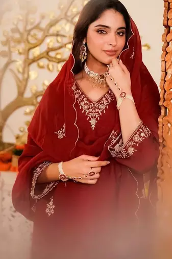 Women Ethnic Motifs Embroidered Regular Thread Work Chanderi Silk Kurta with Pyjamas & With Dupatta