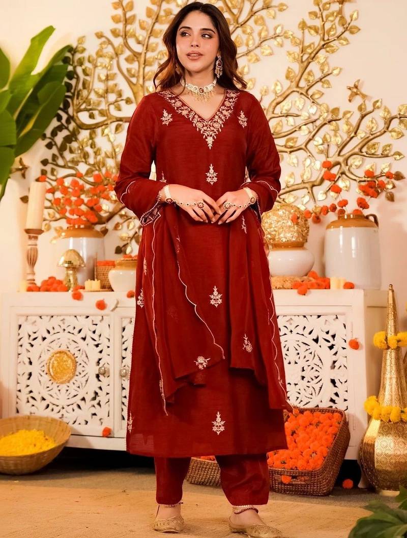 Women Ethnic Motifs Embroidered Regular Thread Work Chanderi Silk Kurta with Pyjamas & With Dupatta