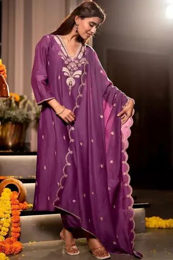 Women Ethnic Motifs Embroidered Regular Thread Work Chanderi Silk Kurta with Trousers & With Dupatta