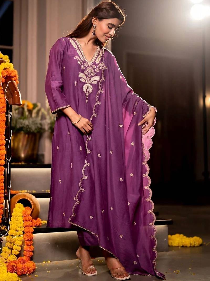 Women Ethnic Motifs Embroidered Regular Thread Work Chanderi Silk Kurta with Trousers & With Dupatta