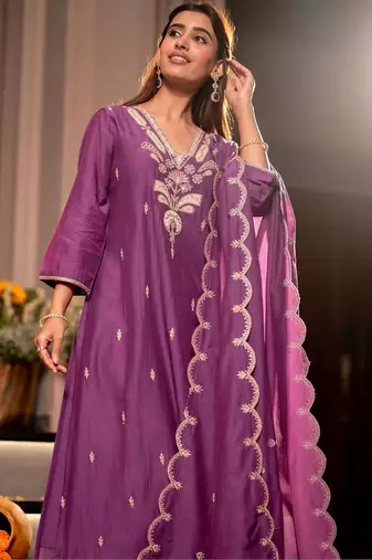 Women Ethnic Motifs Embroidered Regular Thread Work Chanderi Silk Kurta with Trousers & With Dupatta