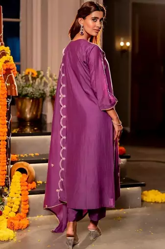 Women Ethnic Motifs Embroidered Regular Thread Work Chanderi Silk Kurta with Trousers & With Dupatta