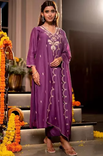 Women Ethnic Motifs Embroidered Regular Thread Work Chanderi Silk Kurta with Trousers & With Dupatta