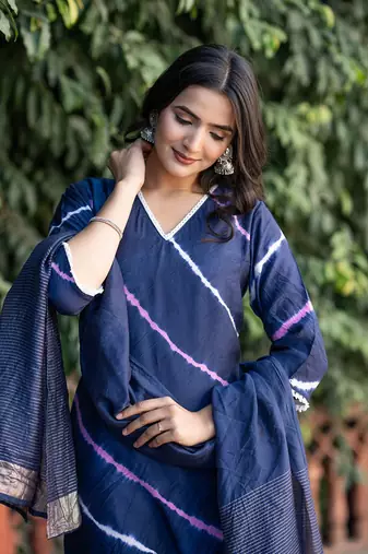Women Dyed Regular Pure Silk Kurta with Trousers & With Dupatta